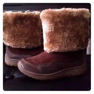 Fur booties (8T)